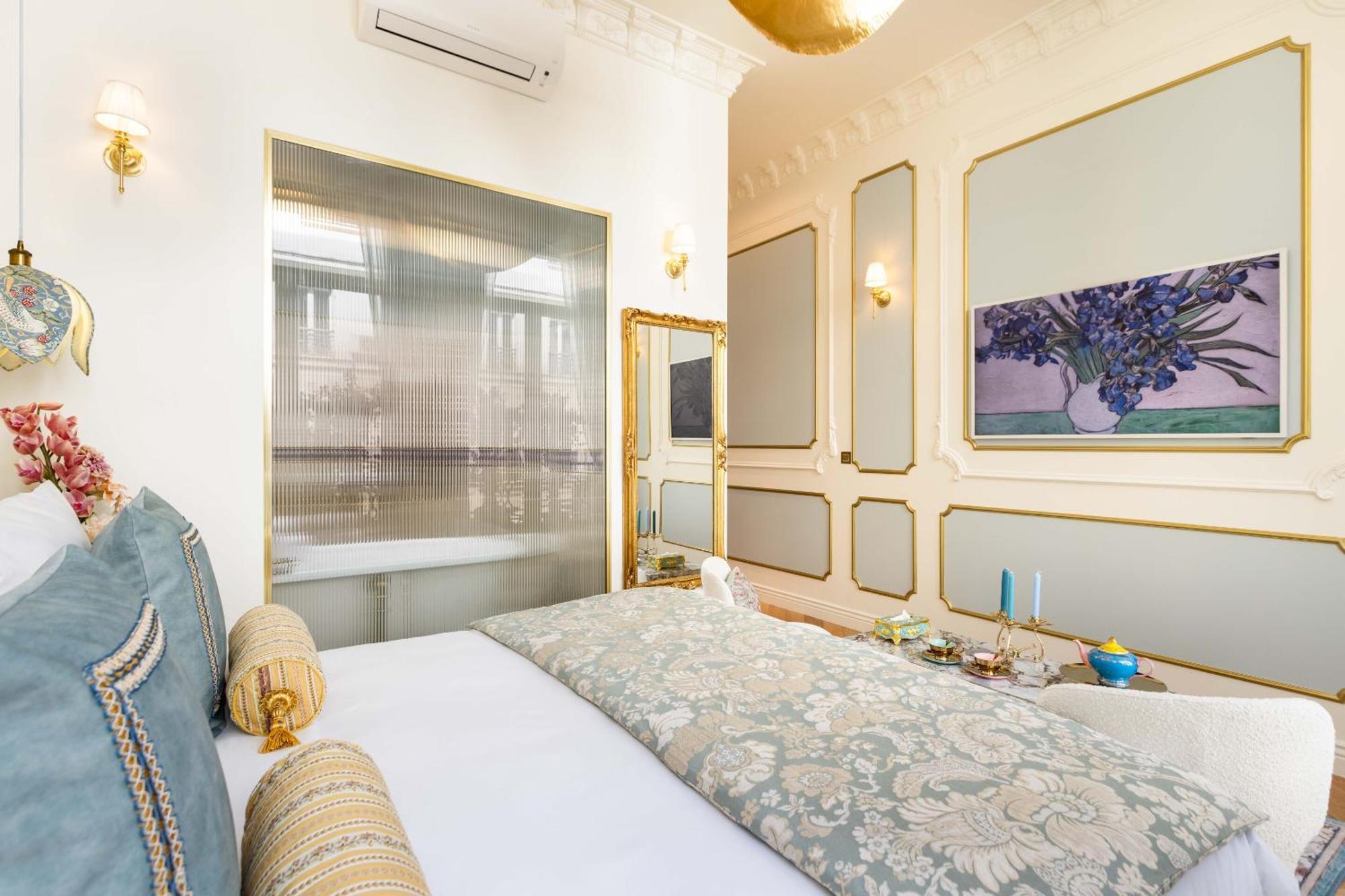 Apartment The Angelina - Champs Elysees Paris