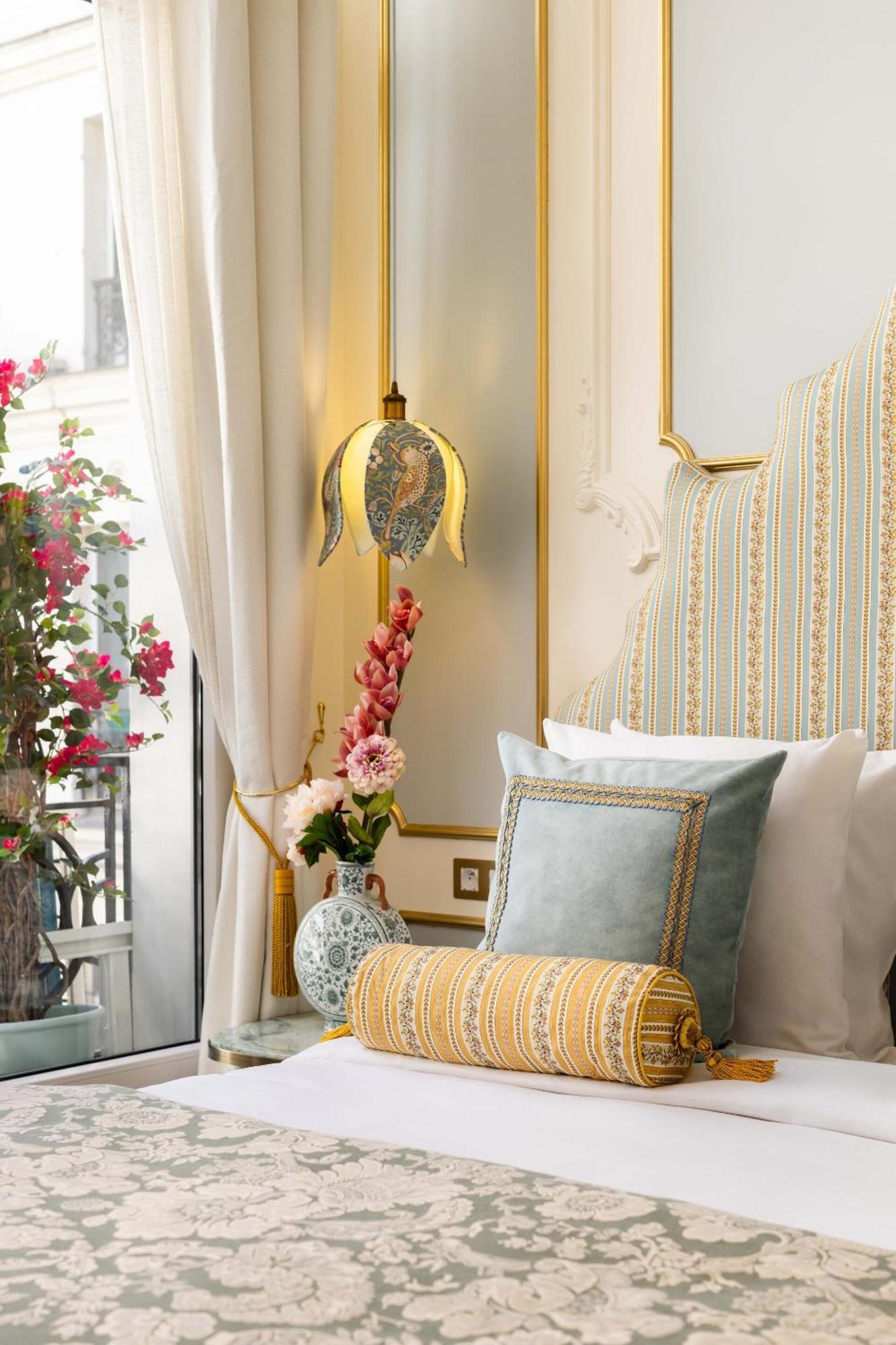 The Angelina - Champs Elysees Apartment Paris